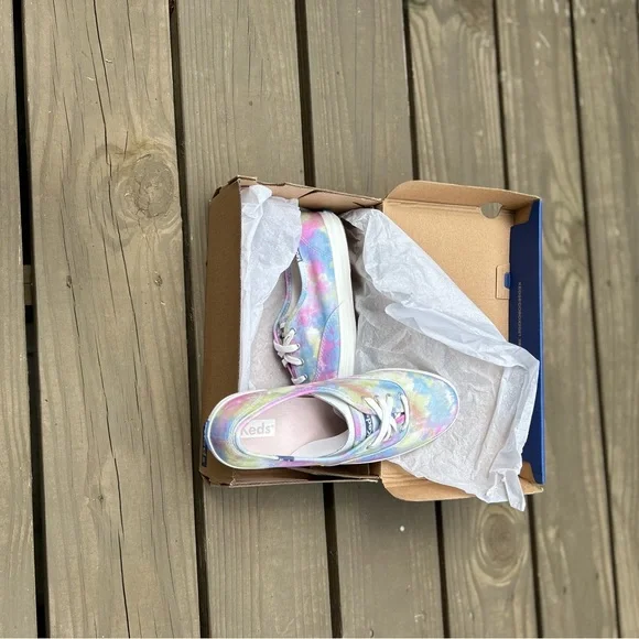 Keds NWT women’s canvas Chillax Tie dye sneakers - Picture 4 of 5